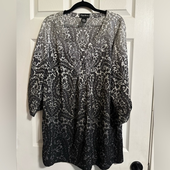 Maggie Barnes Womens 0X Blouse Tunic Black White Paisley with buttons & sequins - Picture 1 of 4